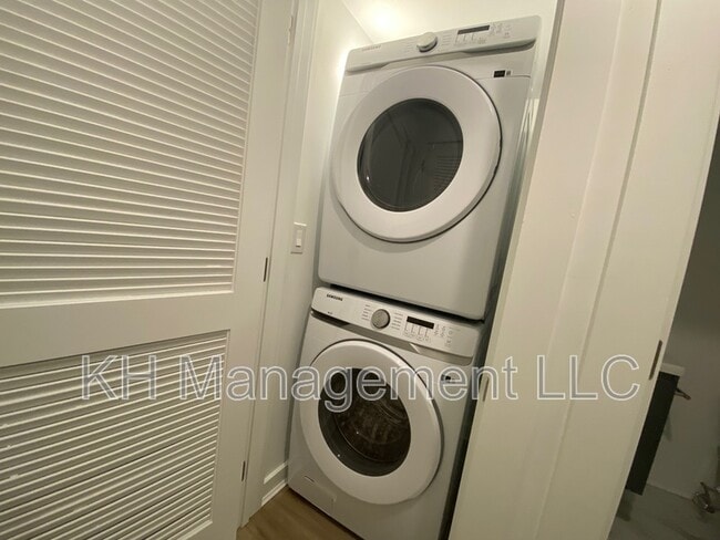 Building Photo - 976 N 45th St