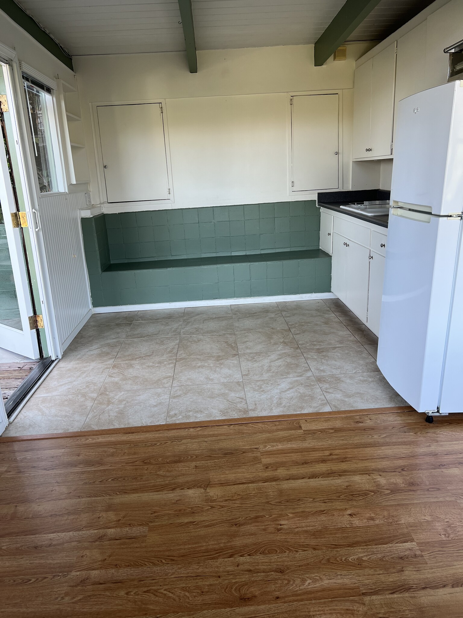 Entry to kitchen - 2650 Glendower Ave