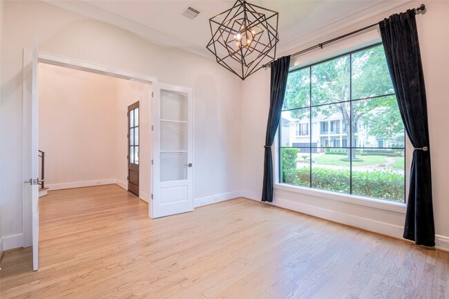 Building Photo - 1507 Martin St