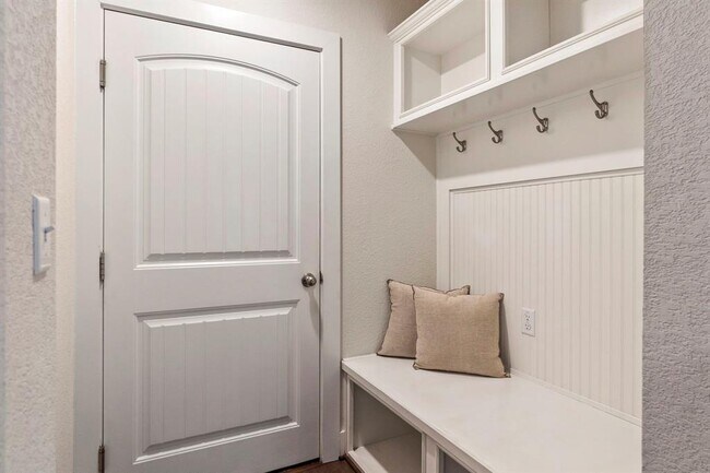 Building Photo - 7505 Belfair Ter