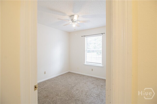 Building Photo - 148 Country Walk Cir