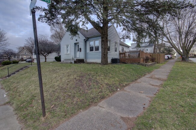 Building Photo - 1802 18th Ave