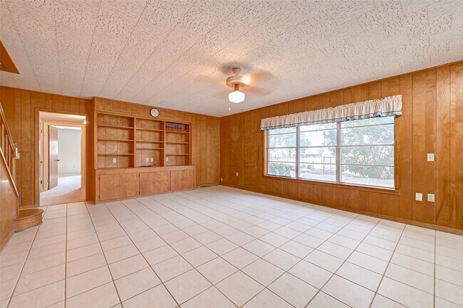 Building Photo - 16711 Hwy 90 Alt