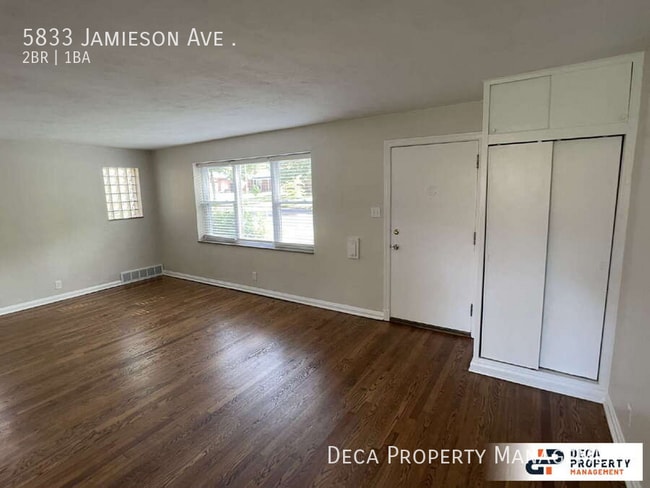 Building Photo - 5833 Jamieson Ave