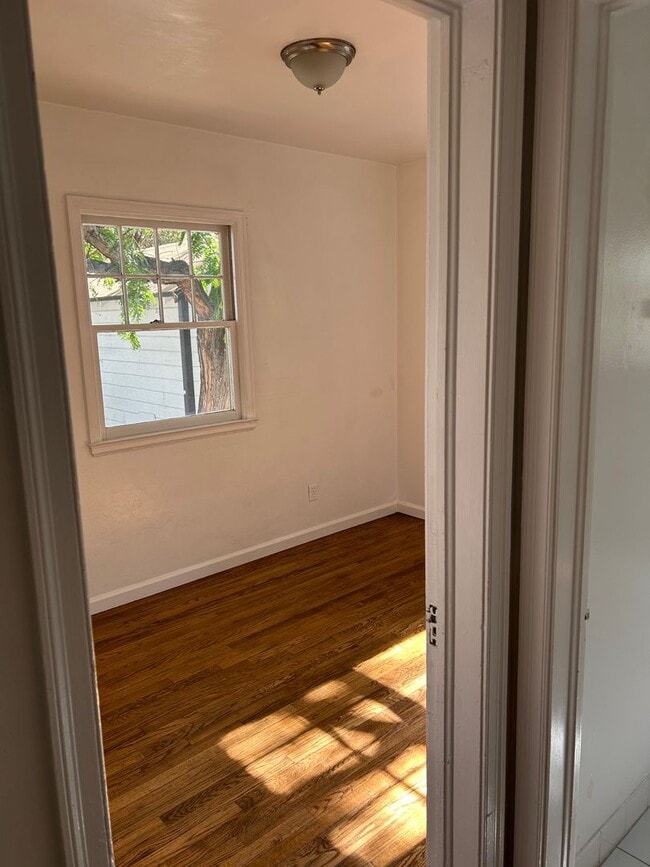 Building Photo - **MIDTOWN - READY FOR MOVE IN** 2 Bedroom/...
