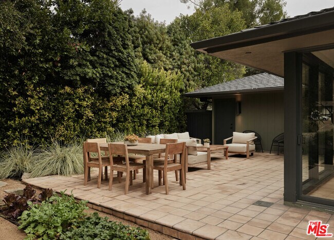 Building Photo - 775 San Rafael Terrace