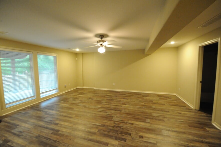 Building Photo - 3204 NW 67th Ct