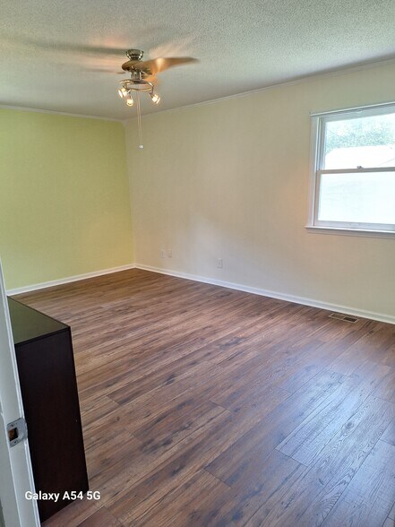 Living room 12 x19 - 4920 Mandel Rd
