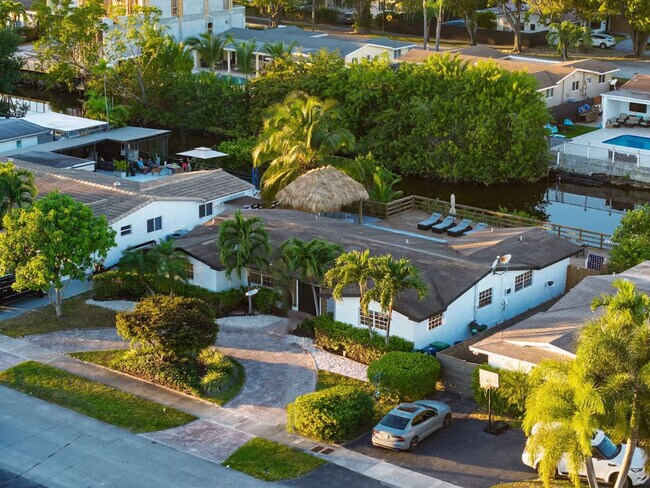 Building Photo - 2365 NE 195th St