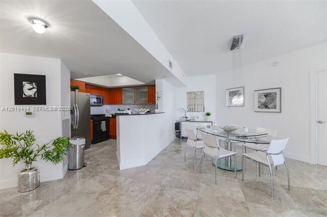 Building Photo - 16699 Collins Ave