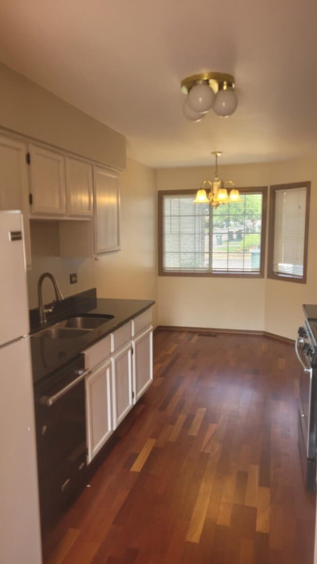 Building Photo - 1266 S Parkside Dr