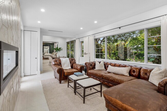 Building Photo - 2330 Lake Ave