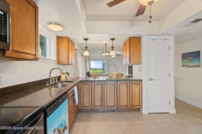 Building Photo - 1321 S Miramar Ave