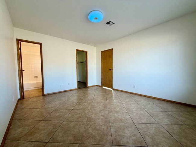 Building Photo - Single family home in Henderson