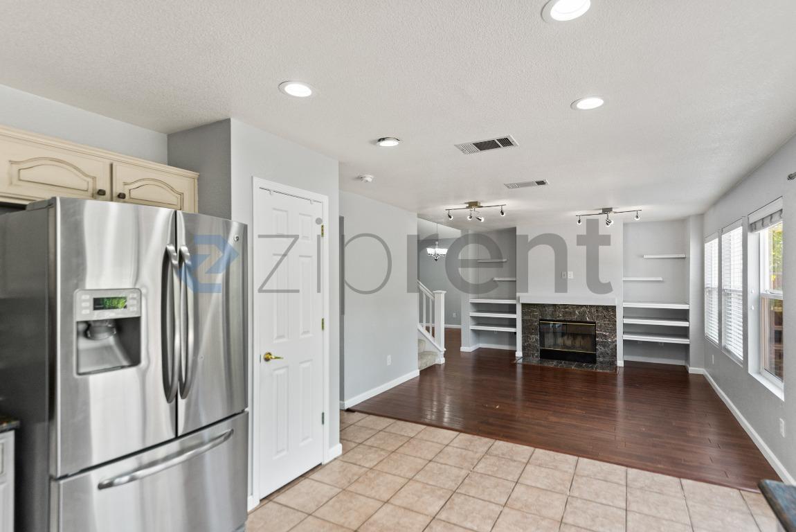 Building Photo - Unit
