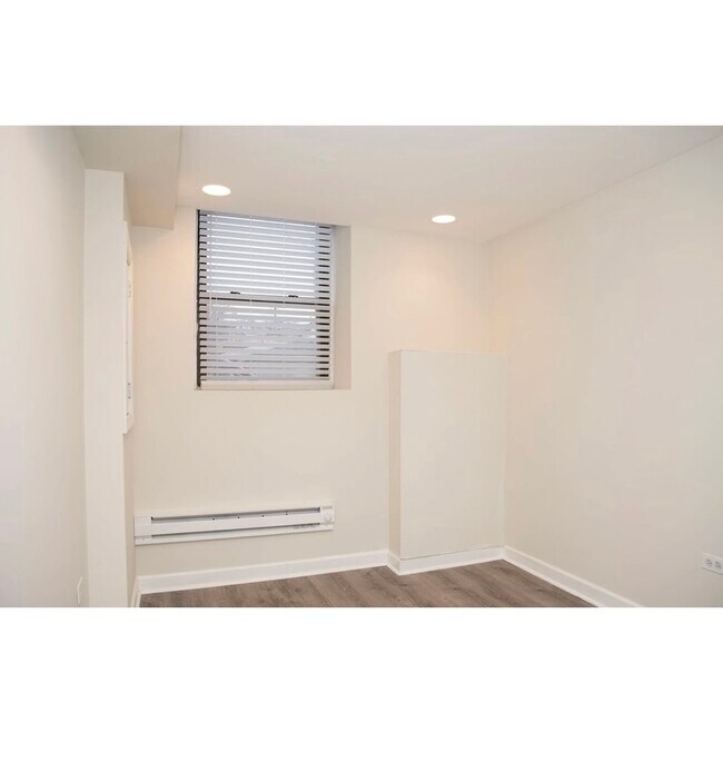 Building Photo - 1251 W Henderson St