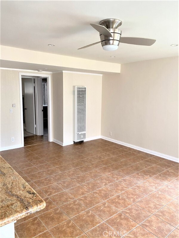 Building Photo - 250 Cliff Dr