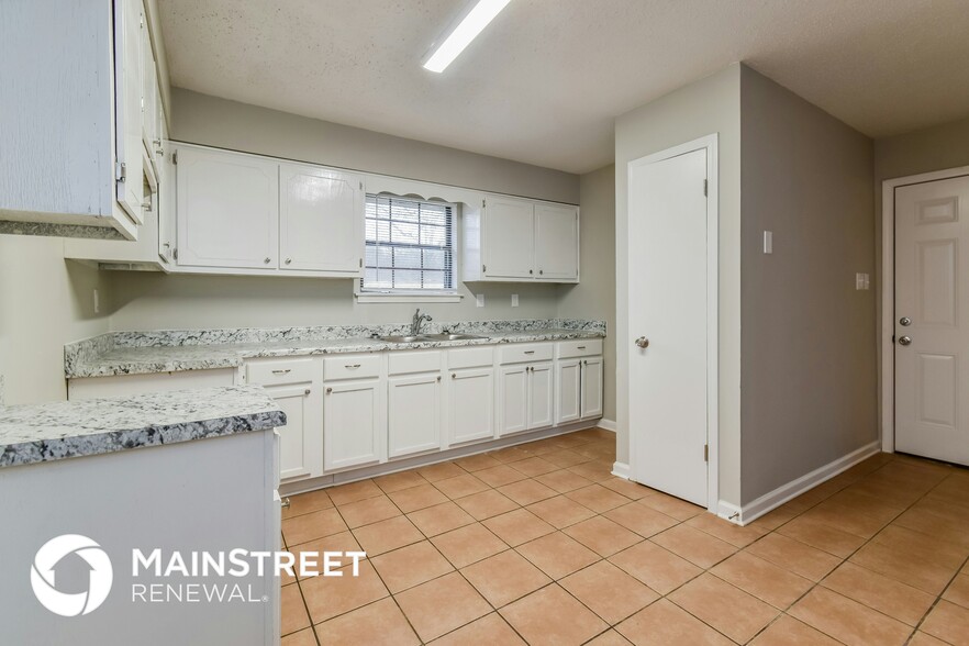 Building Photo - 5210 Woody Dr