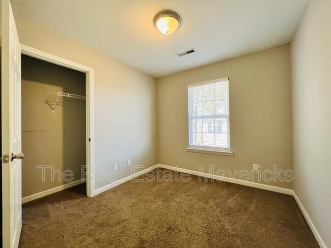 Building Photo - 311 N Holly St