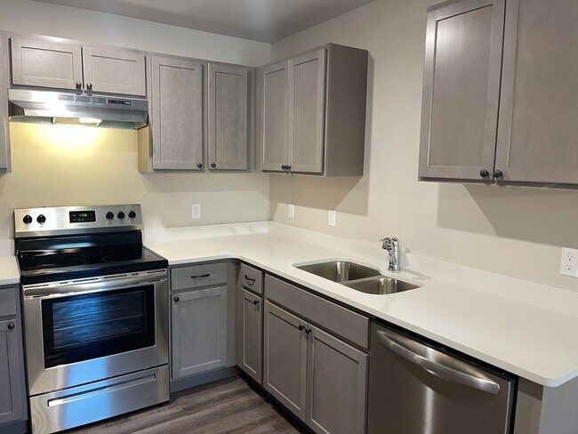 Building Photo - NEW SENIOR COMMUNITY! 55 & UP! 2 bed 2 ful...