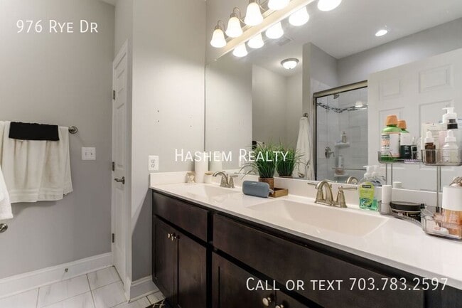 Building Photo - 976 Rye Dr