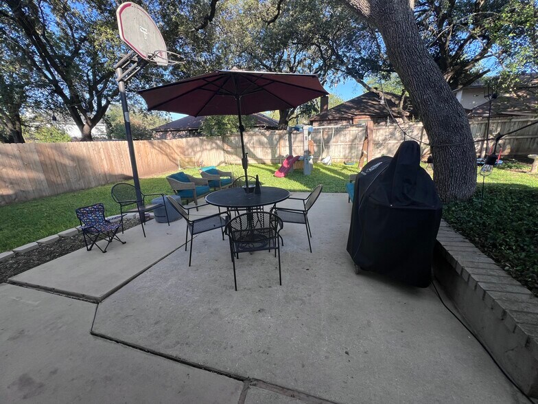 Building Photo - 9234 Fishers Hill Dr