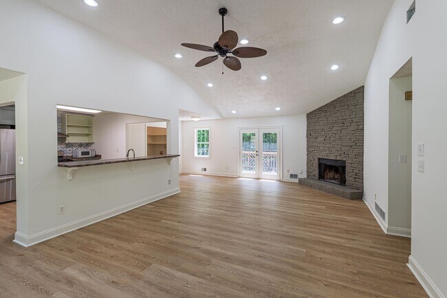 Building Photo - 4BR Home on 1 Acre with Finished Basement in Fayetteville