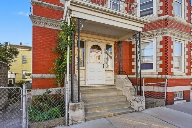 Building Photo - 32 Ashley St