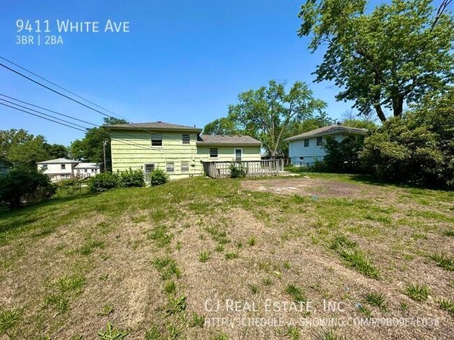 Building Photo - 9411 White Ave