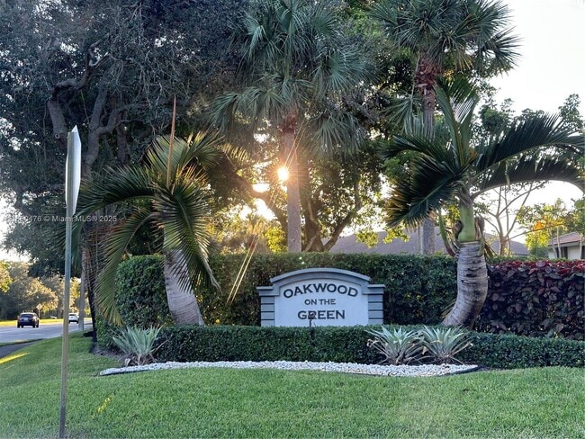 Primary Photo - 9865 Riverside Dr