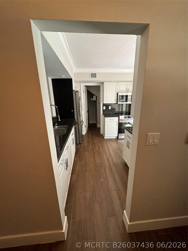 Building Photo - 7741 La Mirada Dr