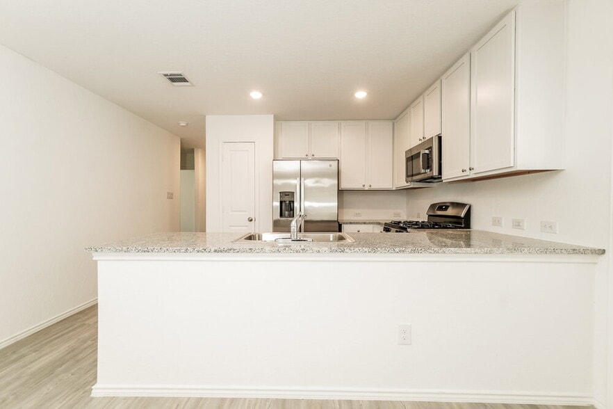 Building Photo - 2441 Double Oak Dr