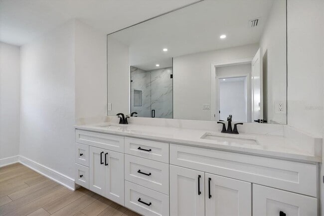 Building Photo - 328 Monet Dr