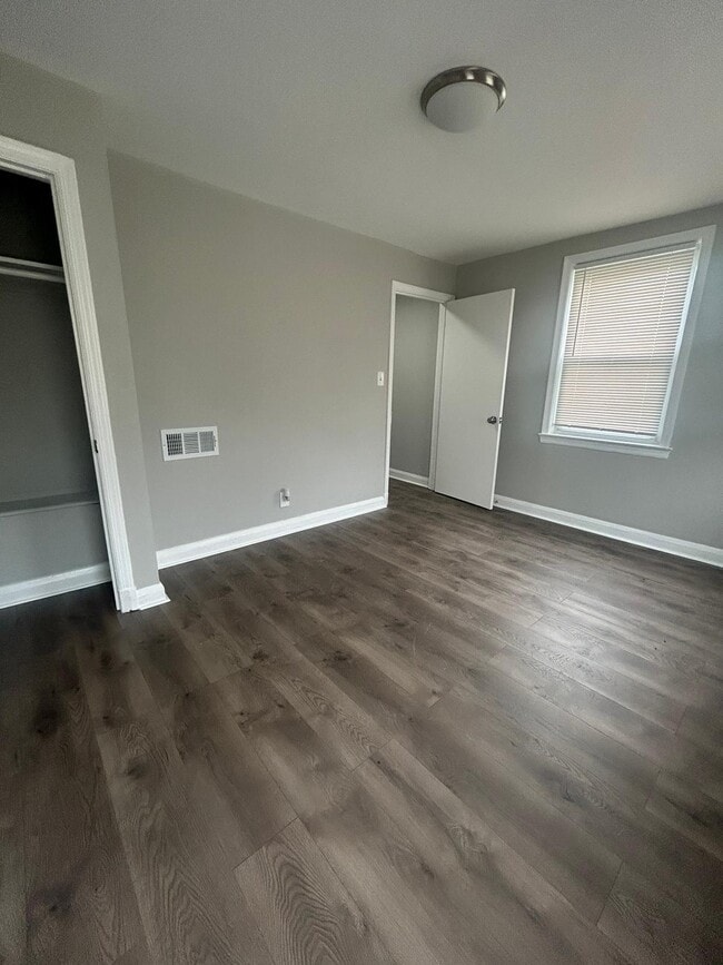 Building Photo - 2735 Bookert Dr