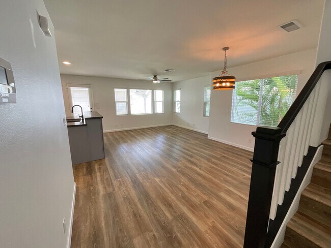 Building Photo - 4 Bedroom 3 Bath, 2 Car garage w/3rd parking stall, Solar panels (RRLLC)