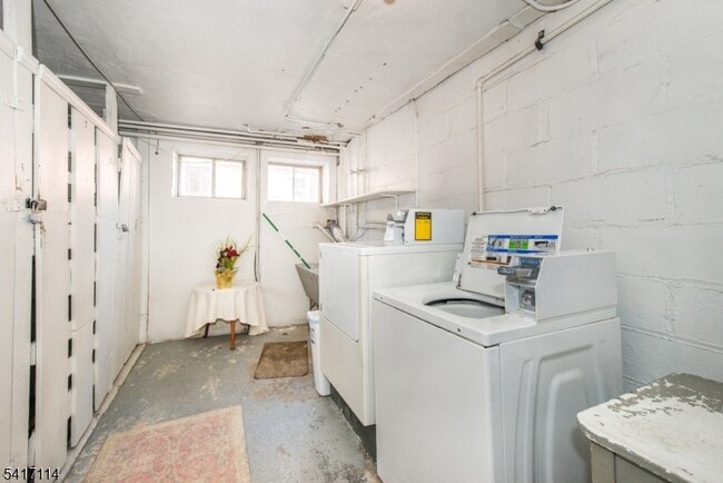 Building Photo - 376 Claremont Ave