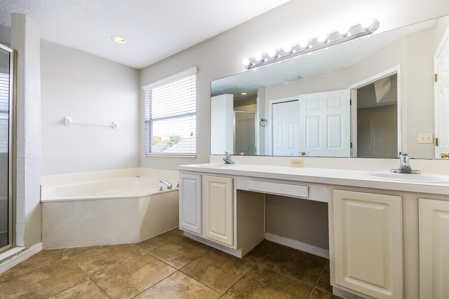 Building Photo - 12370 Arlington Park Ln