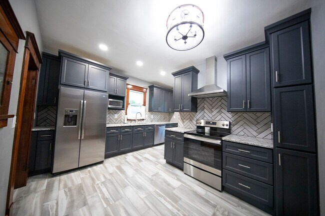 Building Photo - 749 New Hampshire St