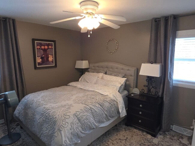 Building Photo - Updated 3 bedroom Kenosha ranch