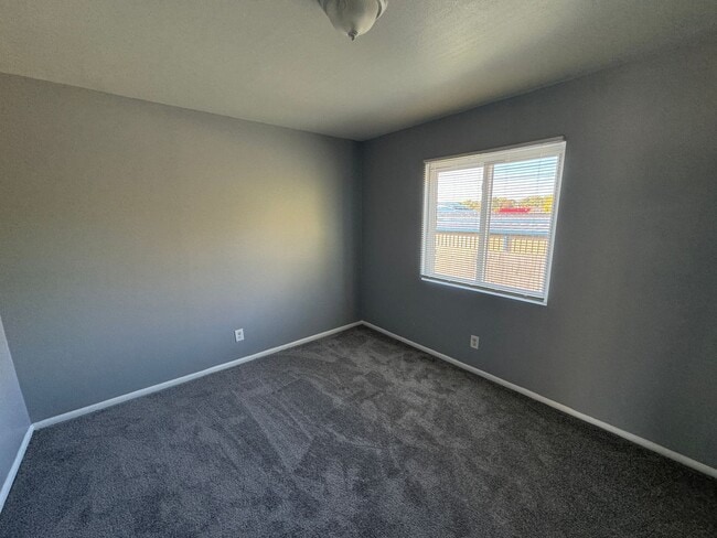 Building Photo - Warren Park 2 Bedroom Apartment with Balcony