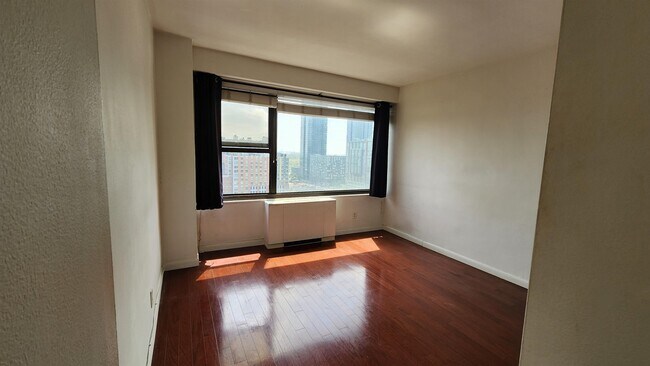 Building Photo - 135 Montgomery St