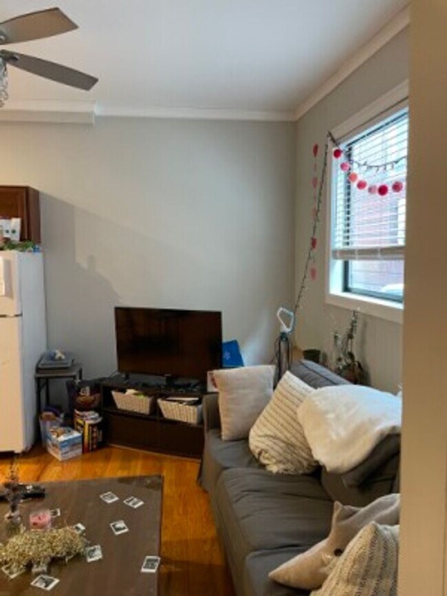 Building Photo - North End - 3 bedroom apartment (bi-level)...