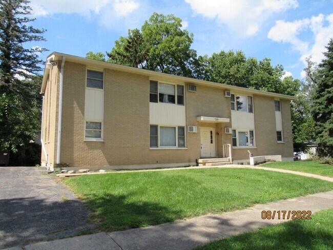 Building Photo - 709 Leonard Ave