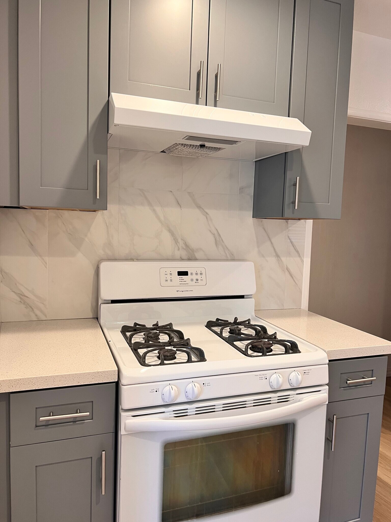 Building Photo - 144 San Lorenzo Ave