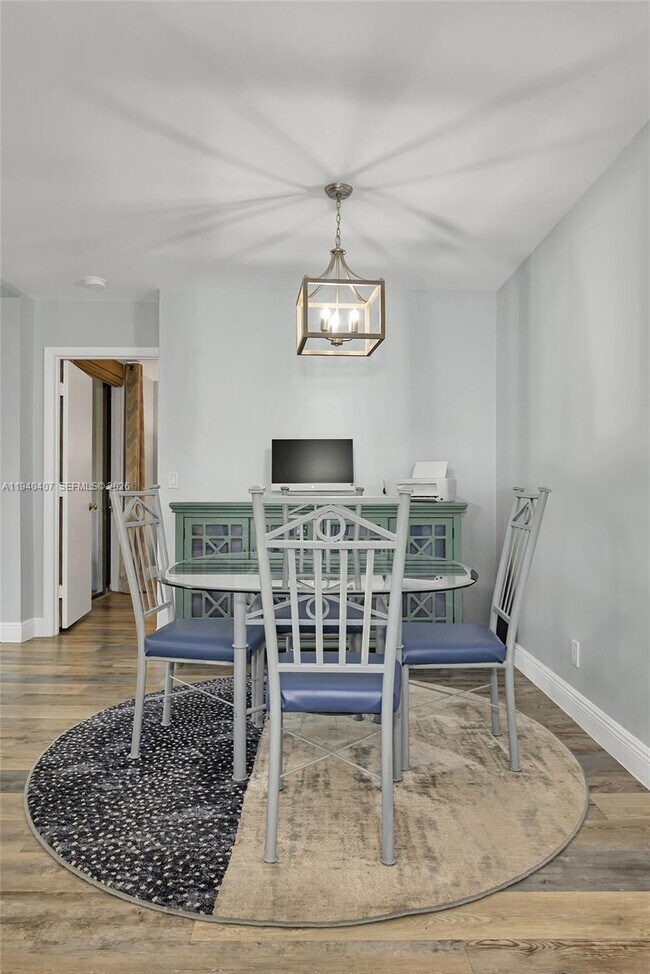 Building Photo - 2676 Carambola Cir N