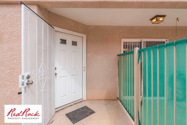 Building Photo - Dog Friendly - 3 Bedroom, 2 Bathroom Prope...