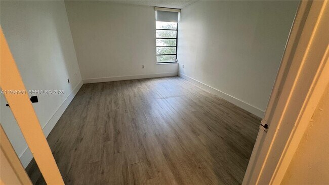 Building Photo - 9688 Fontainebleau Blvd