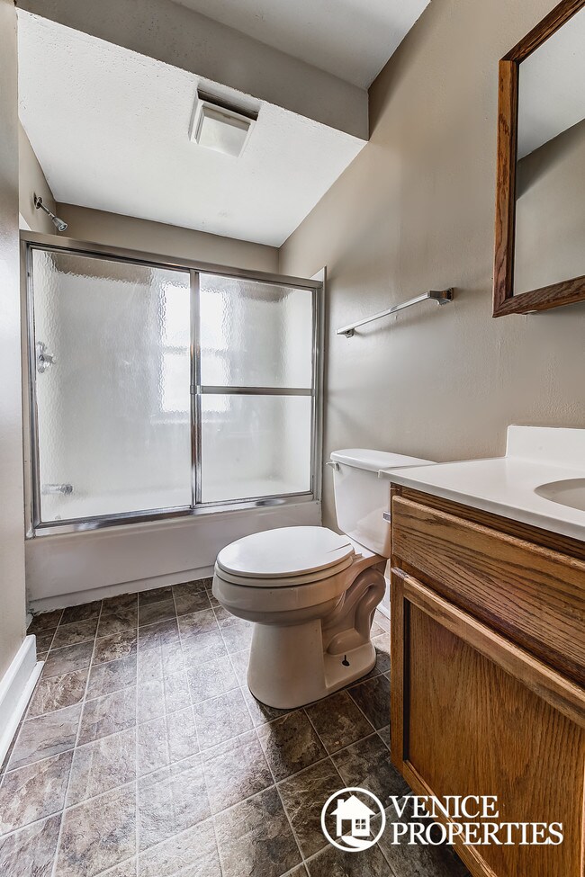 Building Photo - 2168 Summit St