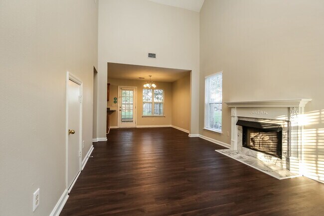 Building Photo - 5400 Sunnyvale Dr