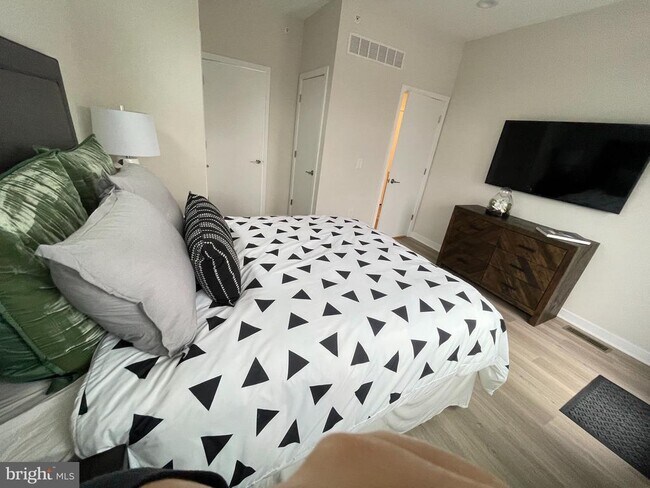 Building Photo - 3125 Beachview Ln